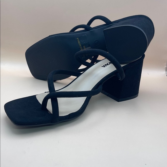Fashion Nova Black Strappy Block Heel Sandals Women’s Size 8 Square Toe - Picture 4 of 8